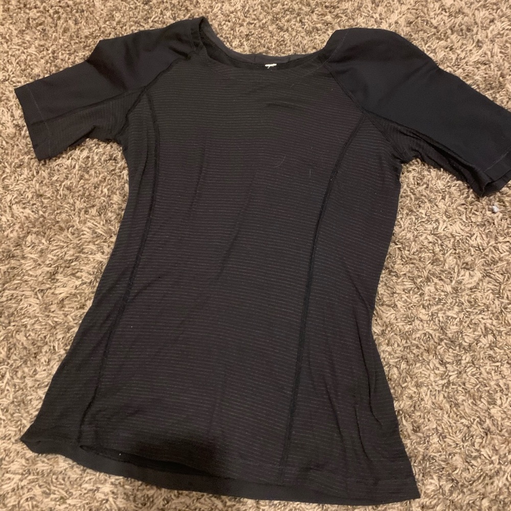 lululemon t-shirt